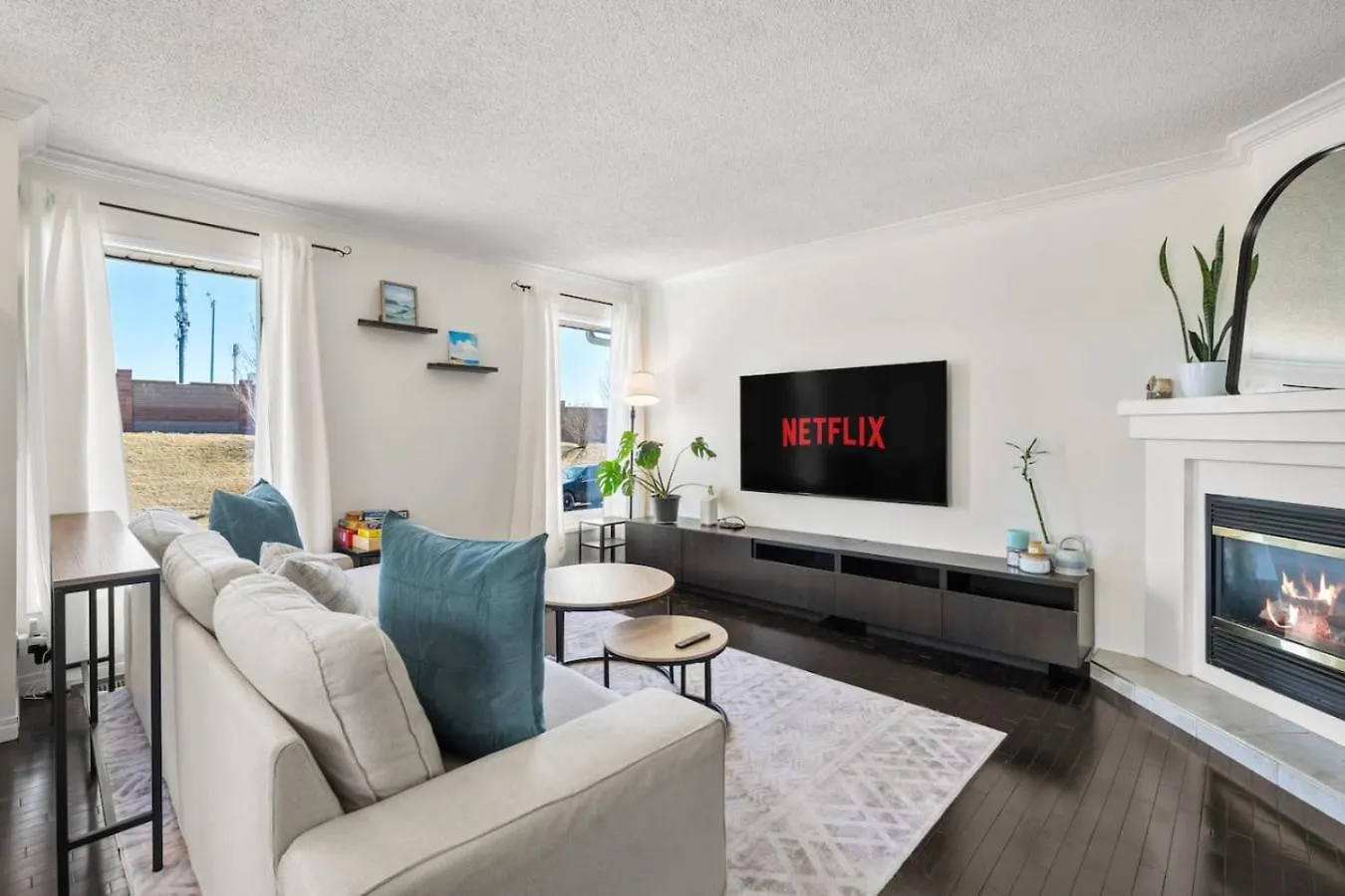 Cozy Modern Pet Friendly Homes Calgary 0*,