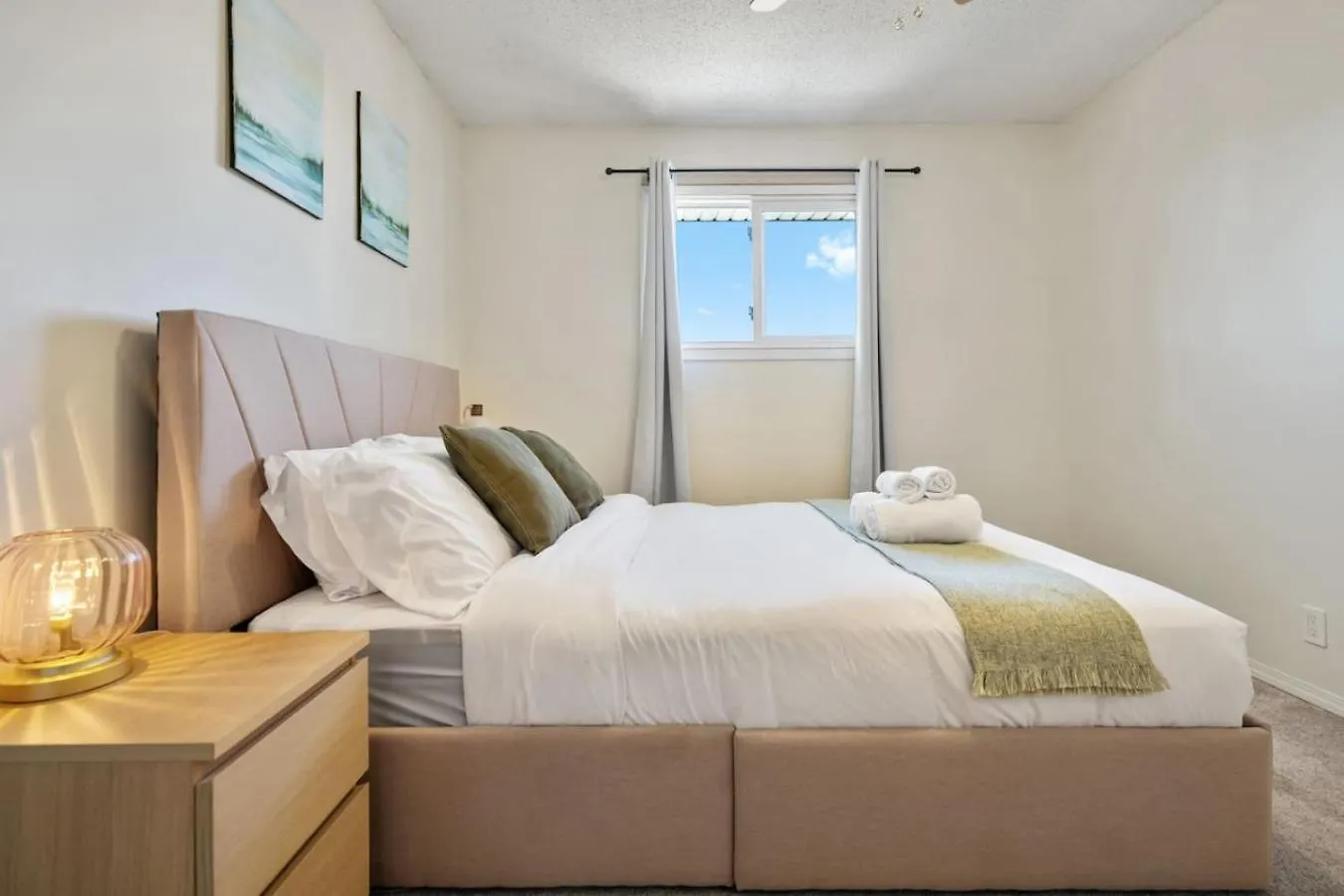 Holiday home Cozy Modern Pet Friendly Homes Calgary